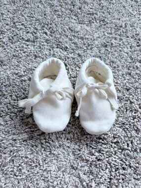 🍨Quincy Mae Baby Booties Natural Cream with Dust Bag